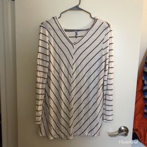 Long sleeve maternity shirt